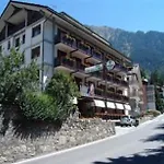Cresta Et Duc Hotel