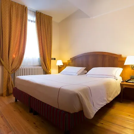 Hotel Cresta Et Duc 4*