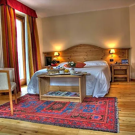 Hotel Cresta Et Duc 4*