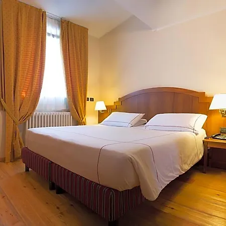 Hotel Cresta Et Duc 4*