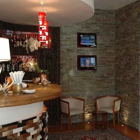 Cresta Et Duc Hotel